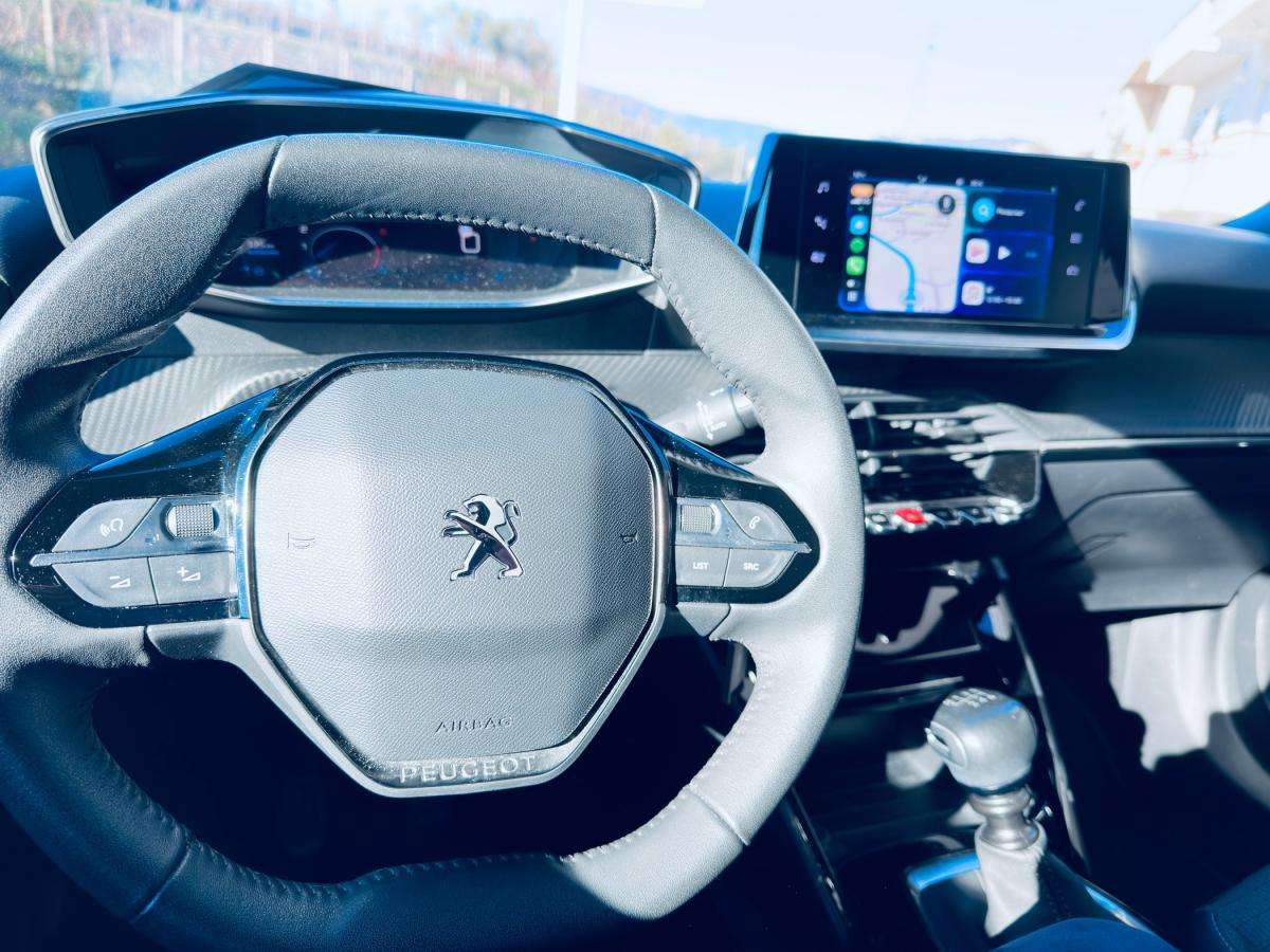 peugeot-2008-2023-gasolina-1199cc