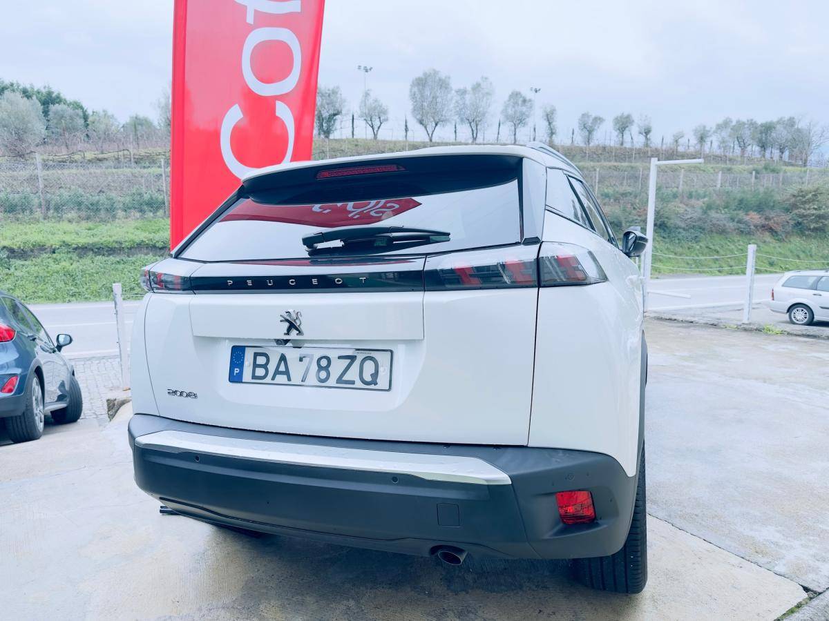peugeot-2008-2023-gasolina-1199cc
