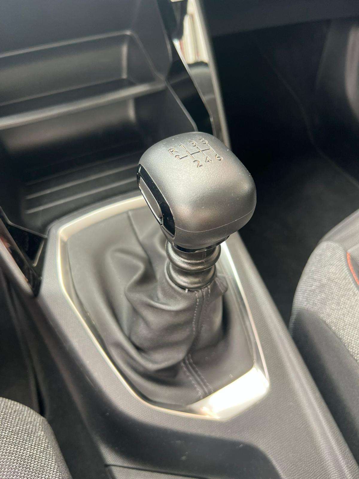peugeot-2008-2022-gasolina-1199cc