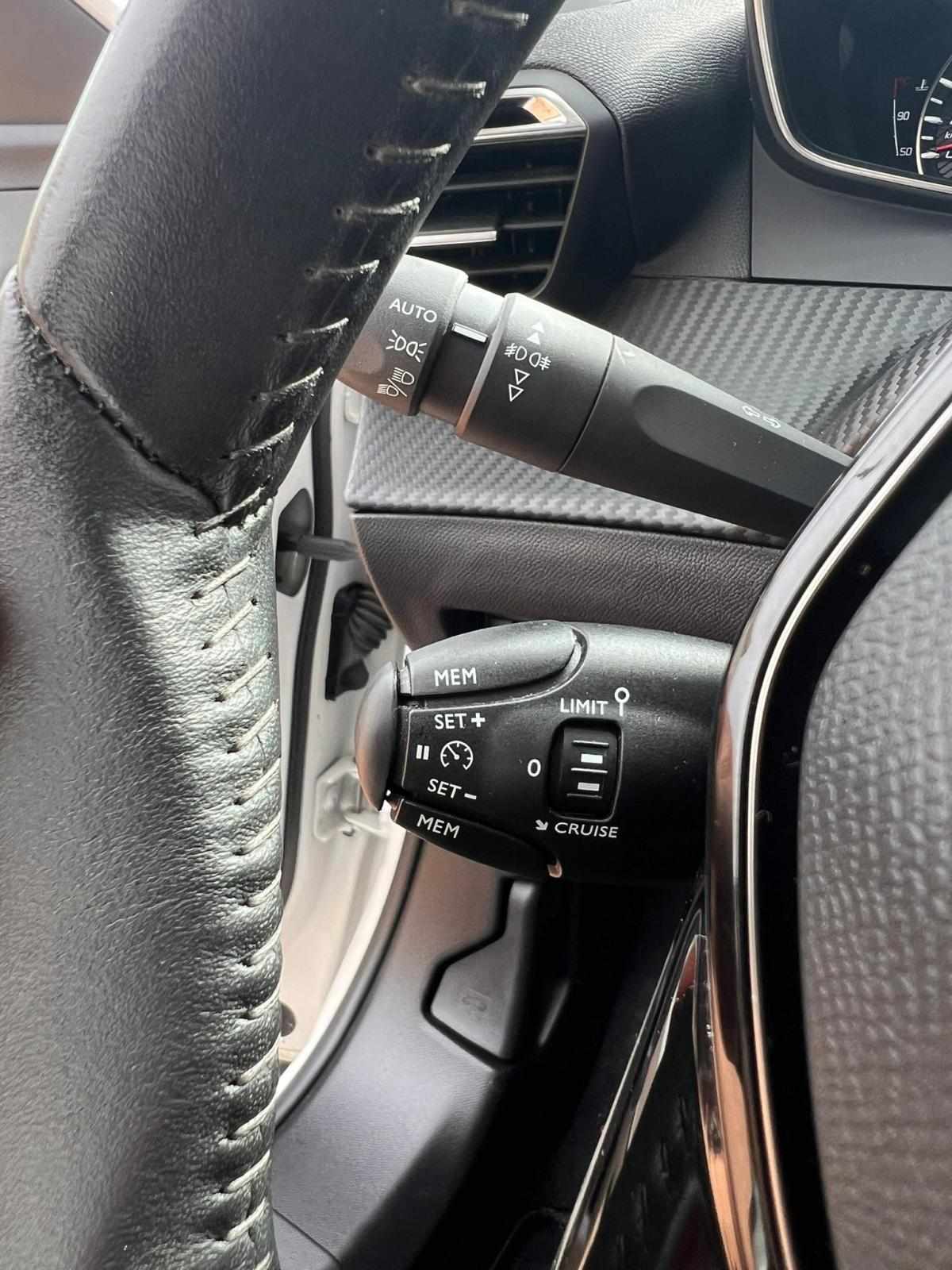 peugeot-2008-2022-gasolina-1199cc