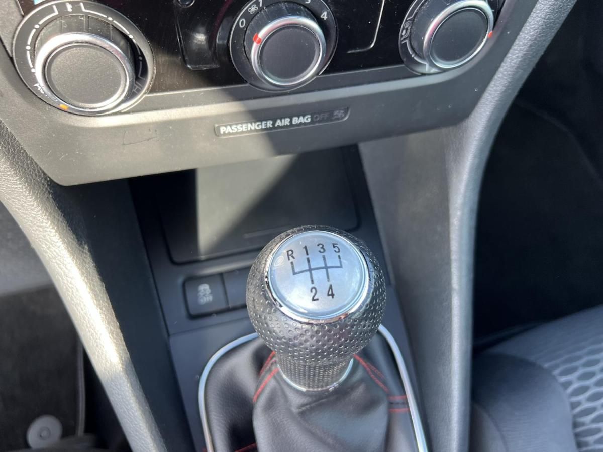 volkswagen-golf-2012-diesel-1598cc