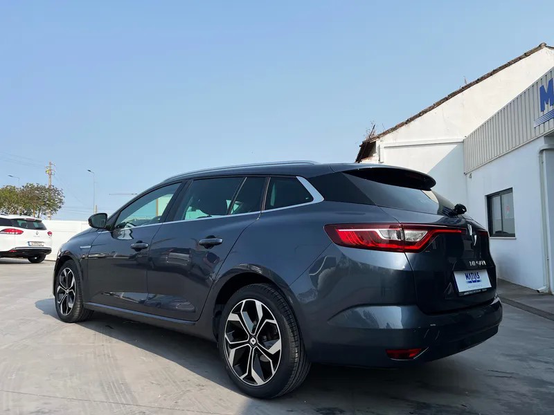 renault-megane-sport-tourer-2018-diesel-1461cc