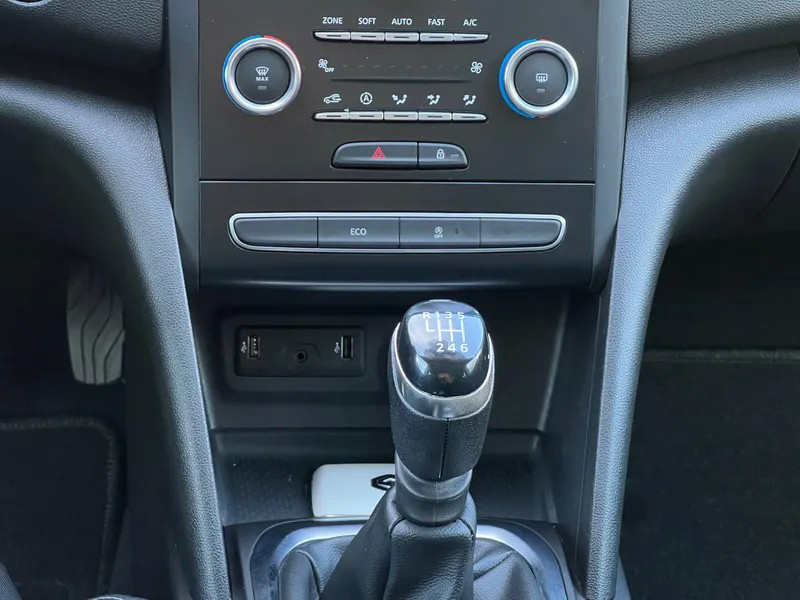 renault-megane-sport-tourer-2018-diesel-1461cc