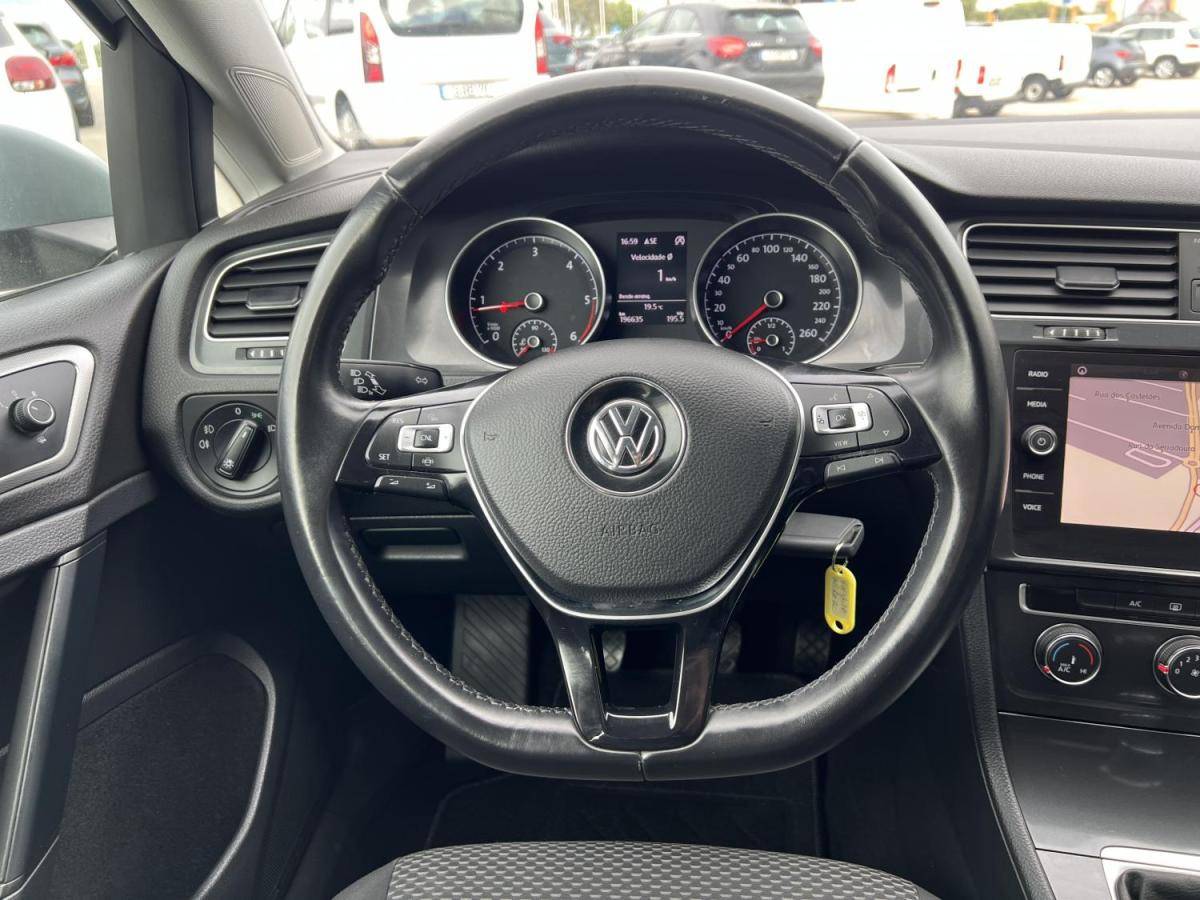 volkswagen-golf-2019-diesel-1598cc