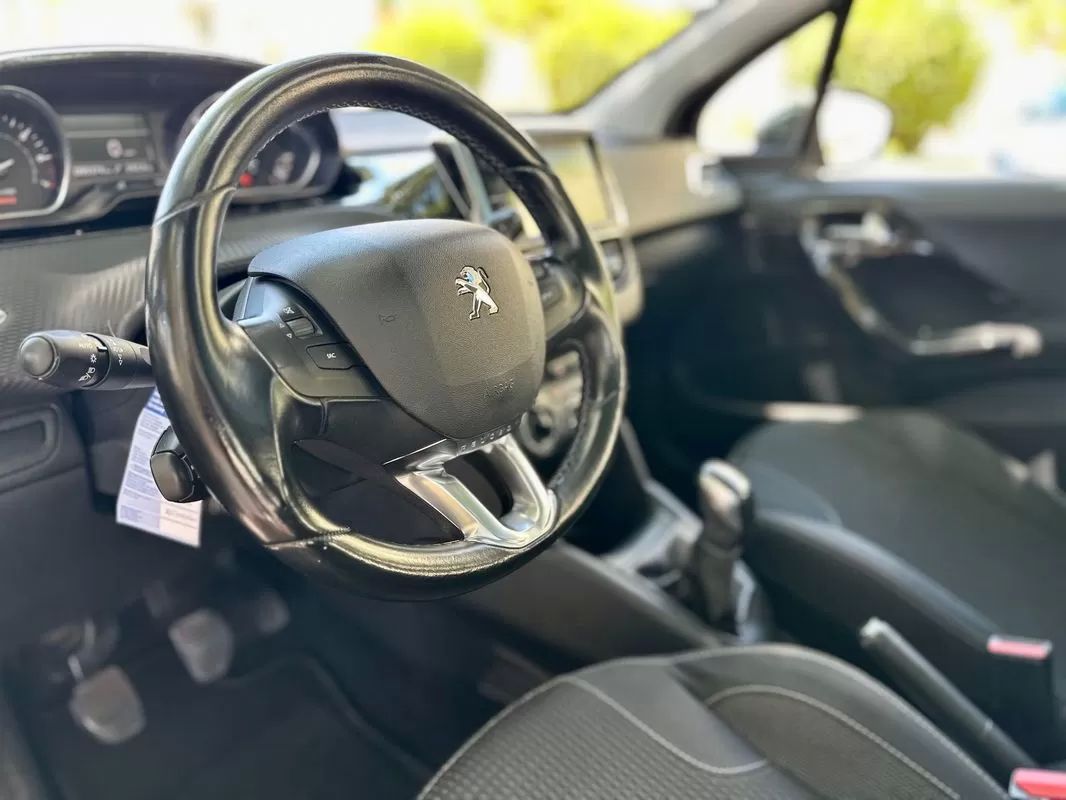 peugeot-208-2016-gasolina-1199cc