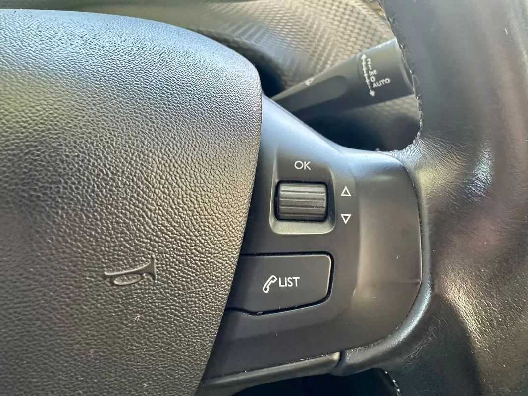 peugeot-208-2016-gasolina-1199cc