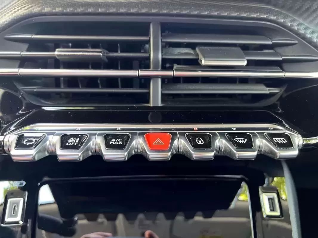 peugeot-e-2008-2022-eletrico-200cc