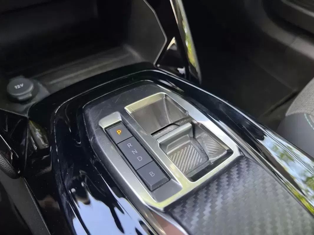 peugeot-e-2008-2022-eletrico-200cc