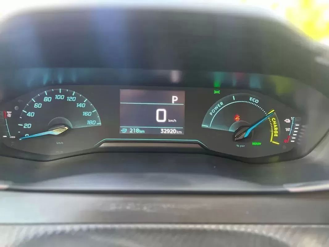 peugeot-e-2008-2022-eletrico-200cc
