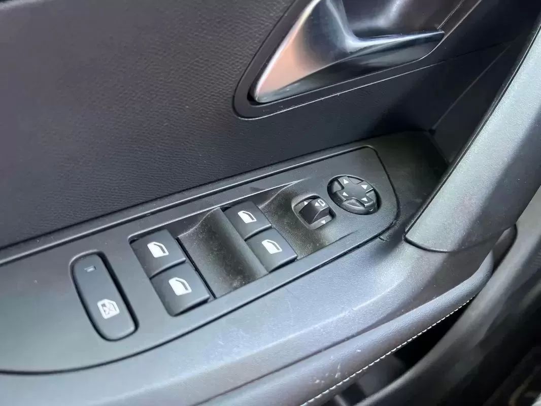 peugeot-e-2008-2022-eletrico-200cc