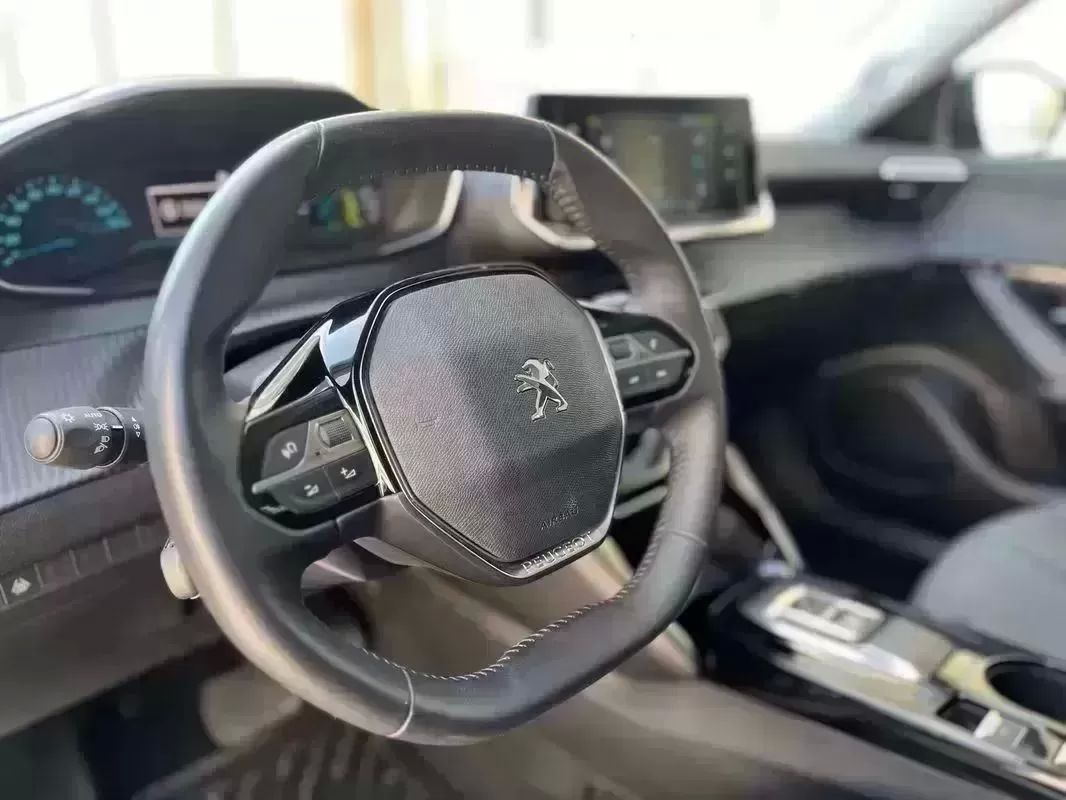 peugeot-e-2008-2022-eletrico-200cc