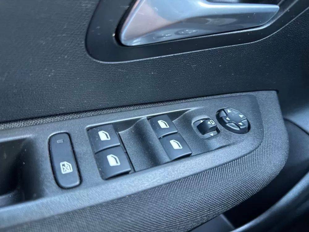 peugeot-208-2021-gasolina-1199cc