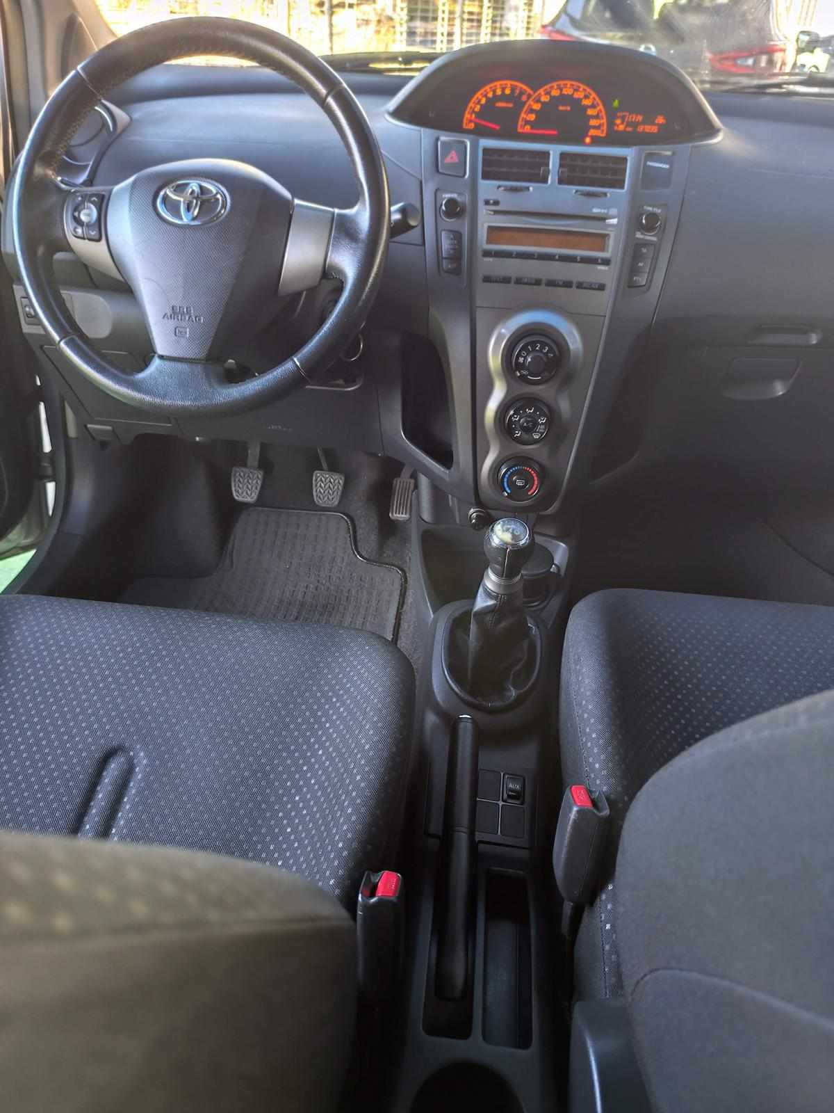toyota-yaris-1-0-vvt-i-2011-gasolina-998cc
