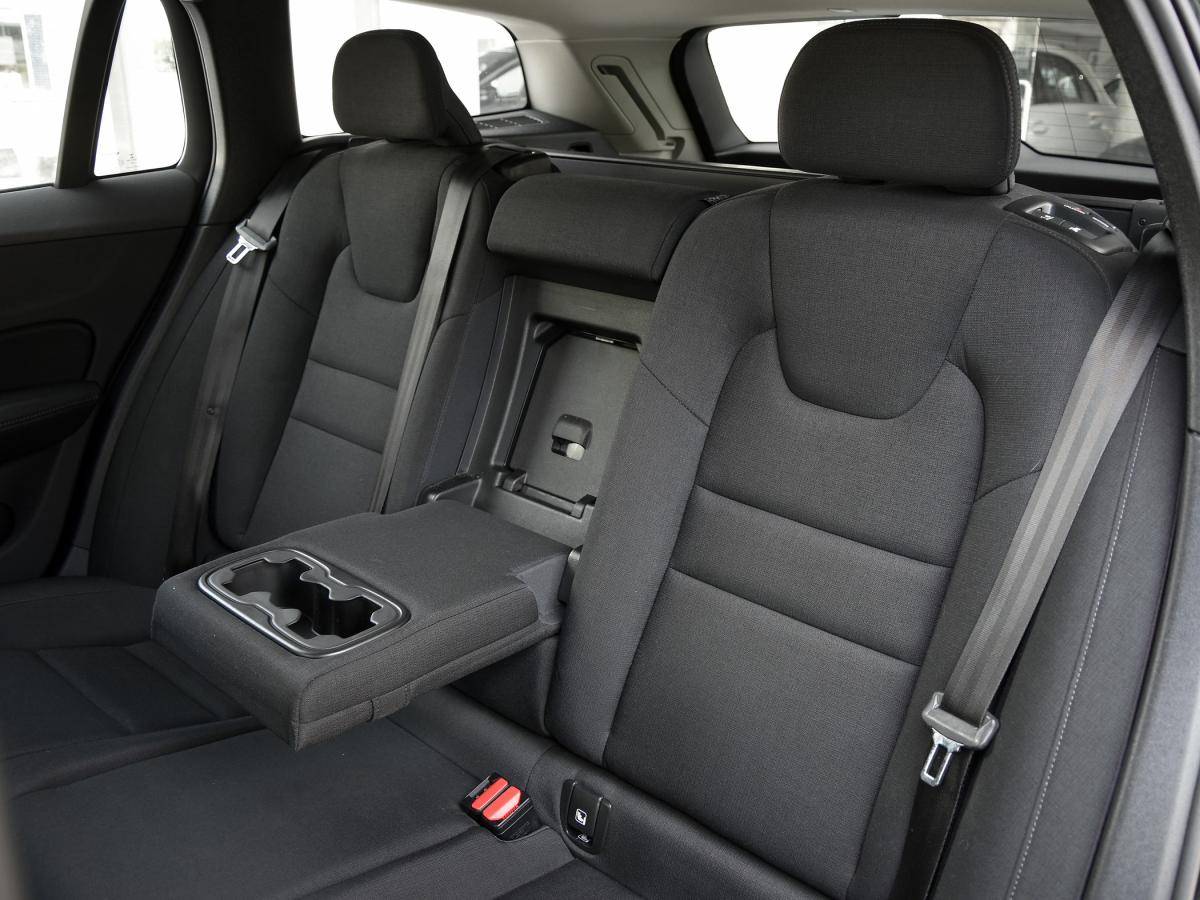volvo-v60-2019-diesel-1969cc