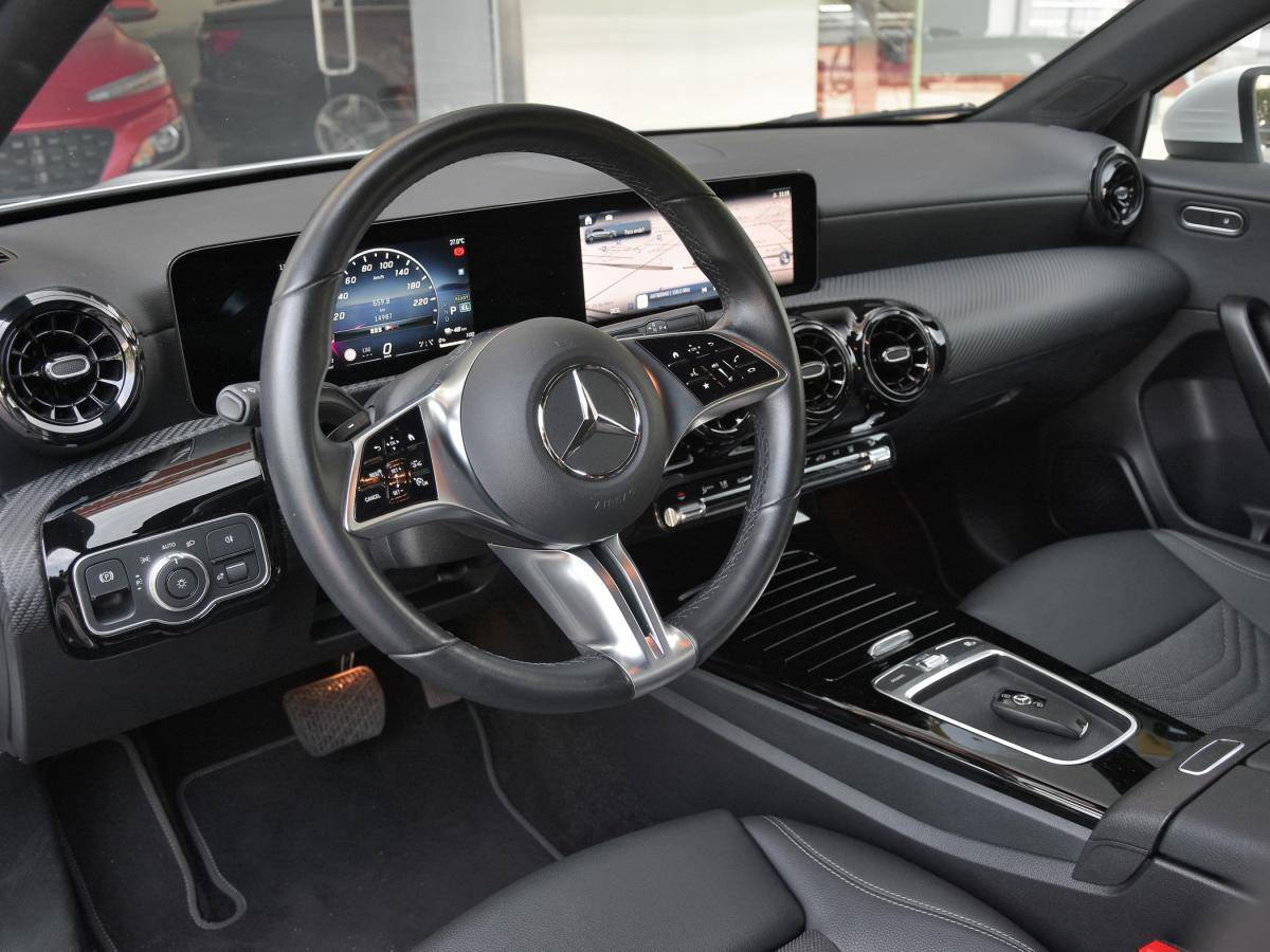 mercedes-benz-classe-a-2024-hibrido-a-gasolina-1332cc