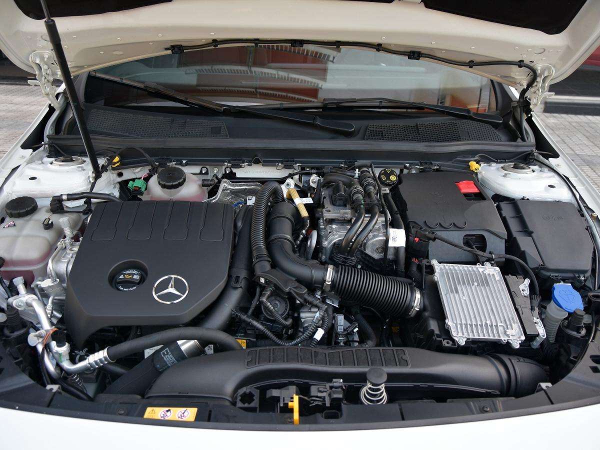 mercedes-benz-classe-a-2024-hibrido-a-gasolina-1332cc