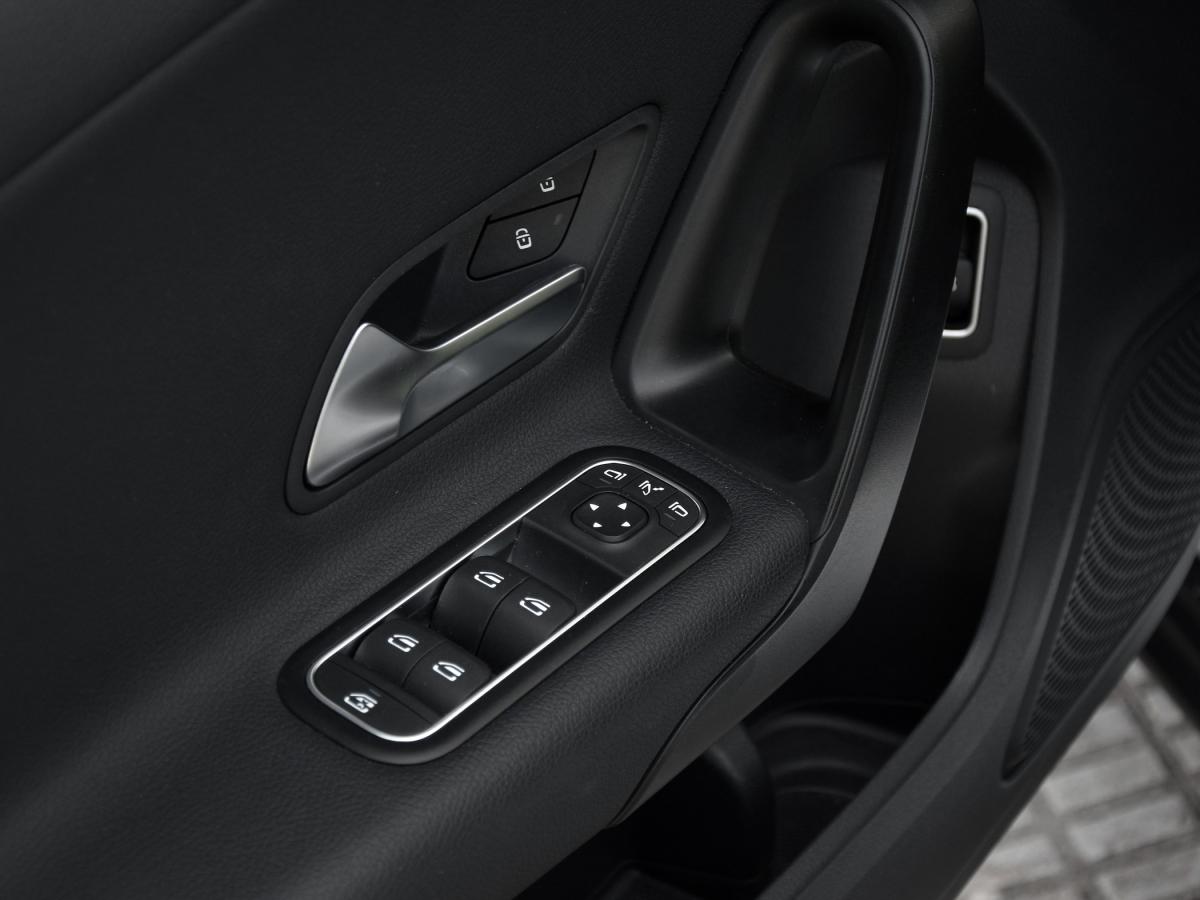 mercedes-benz-classe-a-2024-hibrido-a-gasolina-1332cc