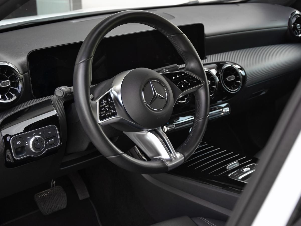 mercedes-benz-classe-a-2024-hibrido-a-gasolina-1332cc