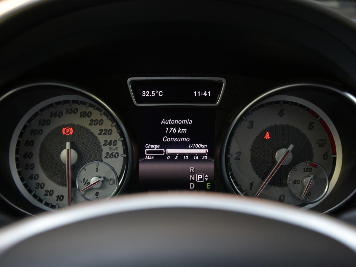 mercedes-benz-gla-2015-diesel-2143cc