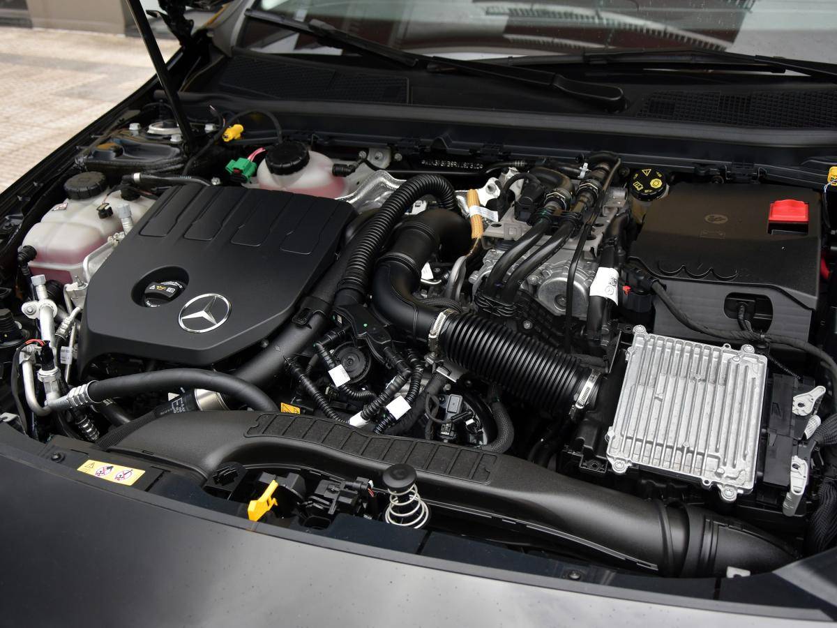 mercedes-benz-classe-a-2024-hibrido-a-gasolina-1332cc