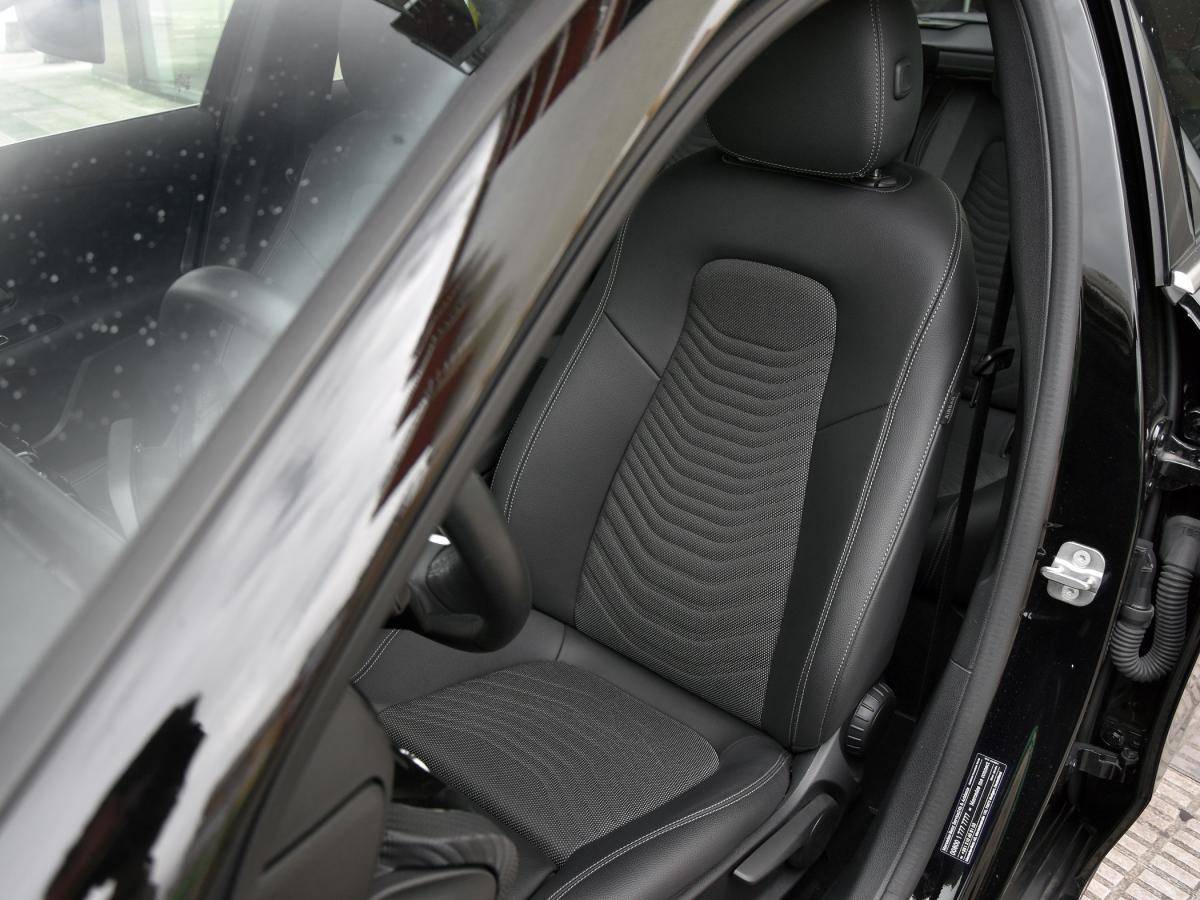 mercedes-benz-classe-a-2024-hibrido-a-gasolina-1332cc