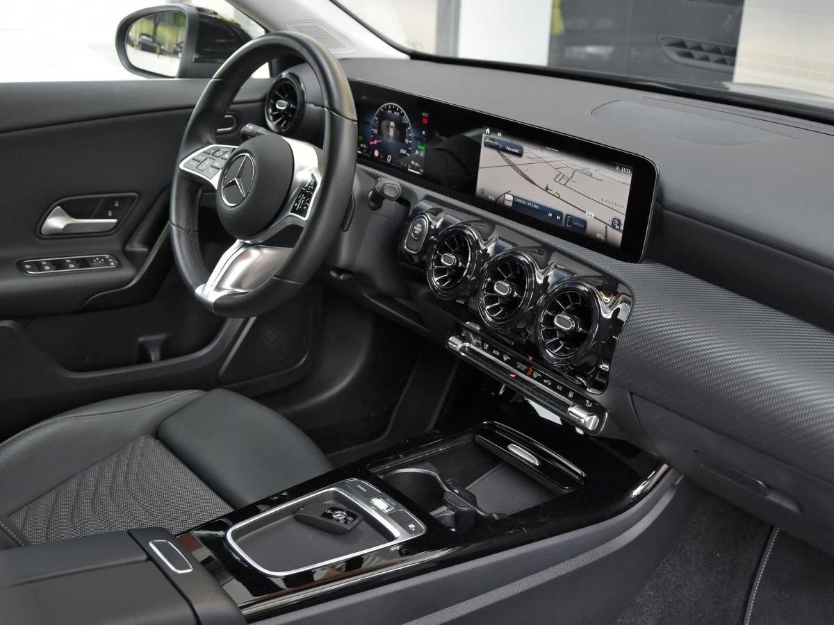 mercedes-benz-classe-a-2024-hibrido-a-gasolina-1332cc