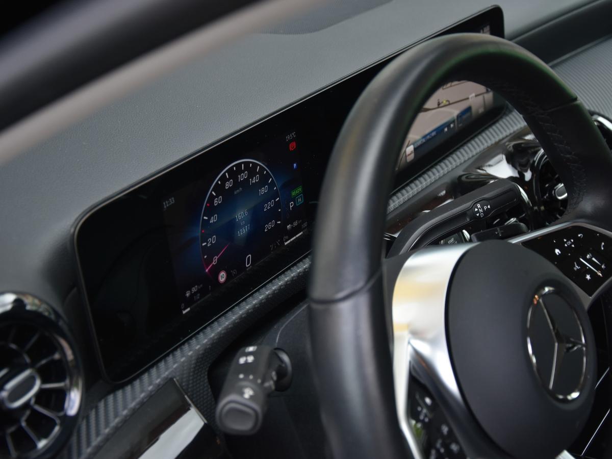 mercedes-benz-classe-a-2024-hibrido-a-gasolina-1332cc