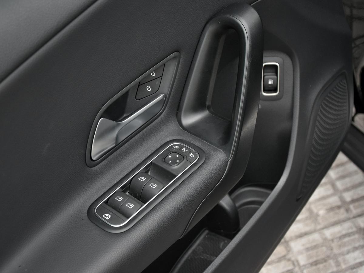 mercedes-benz-classe-a-2024-hibrido-a-gasolina-1332cc
