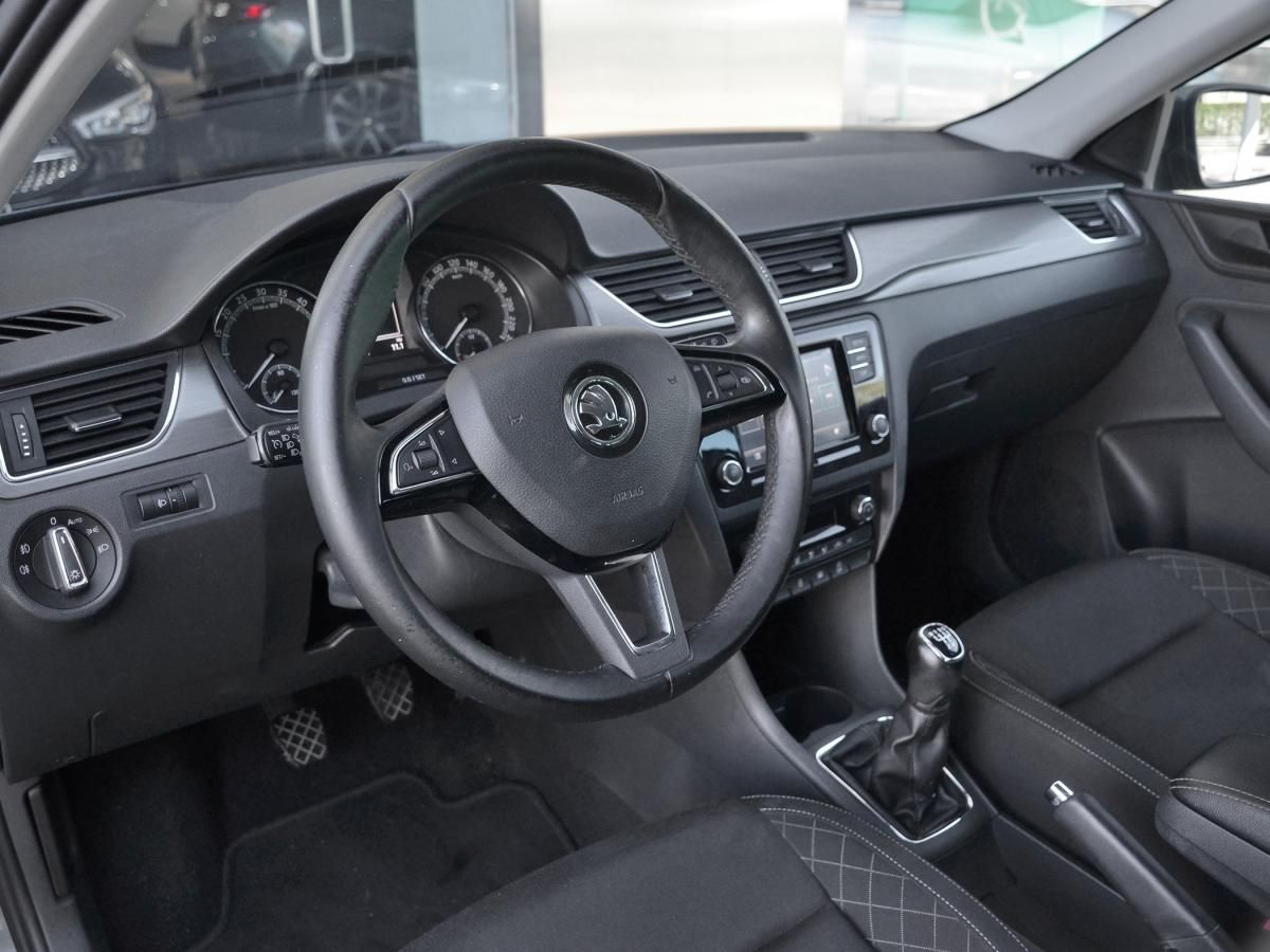 skoda-rapid-spaceback-2018-diesel-1422cc