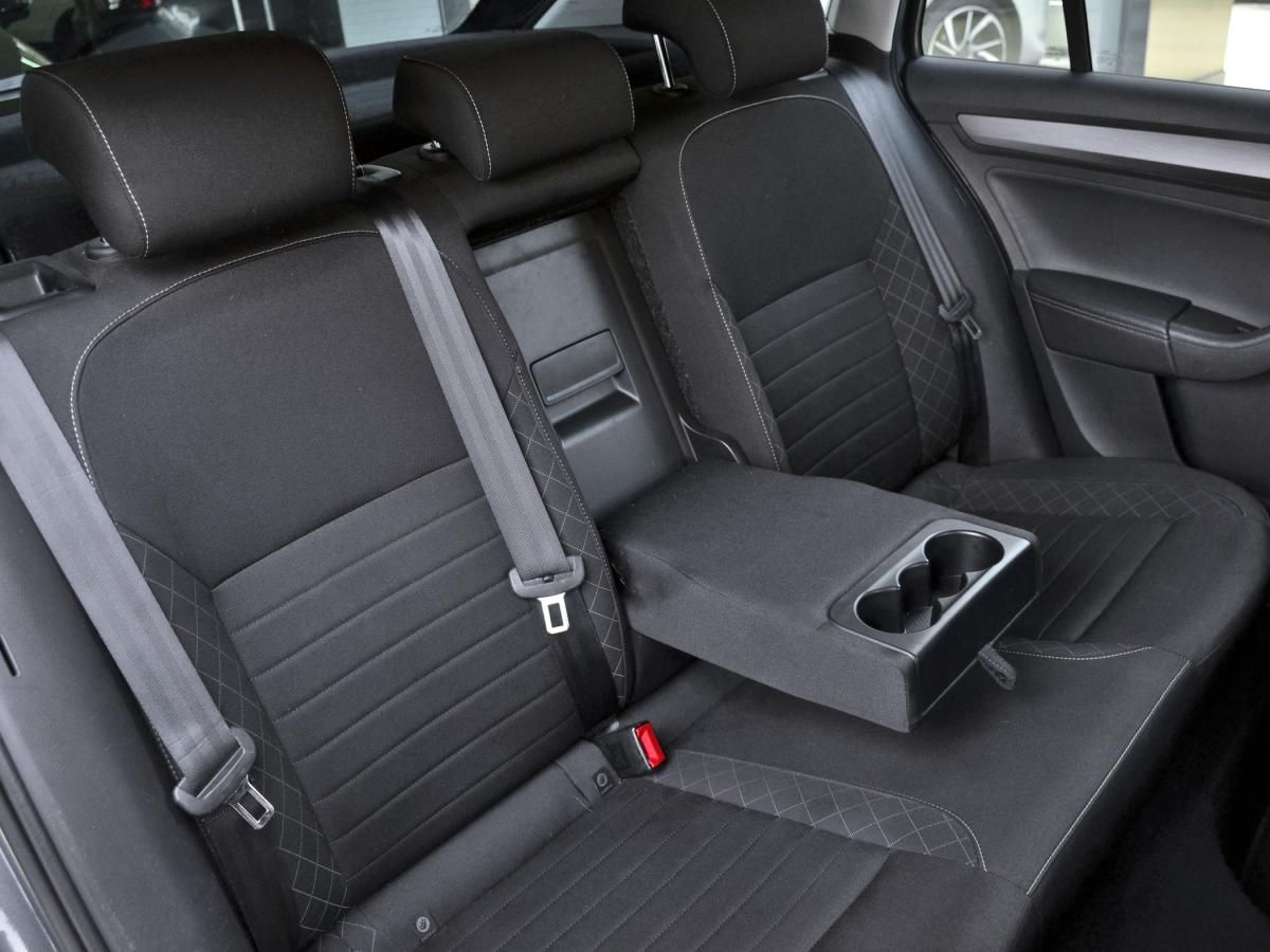 skoda-rapid-spaceback-2018-diesel-1422cc