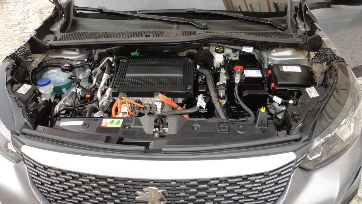 peugeot-e-2008-2023-eletrico-200cc
