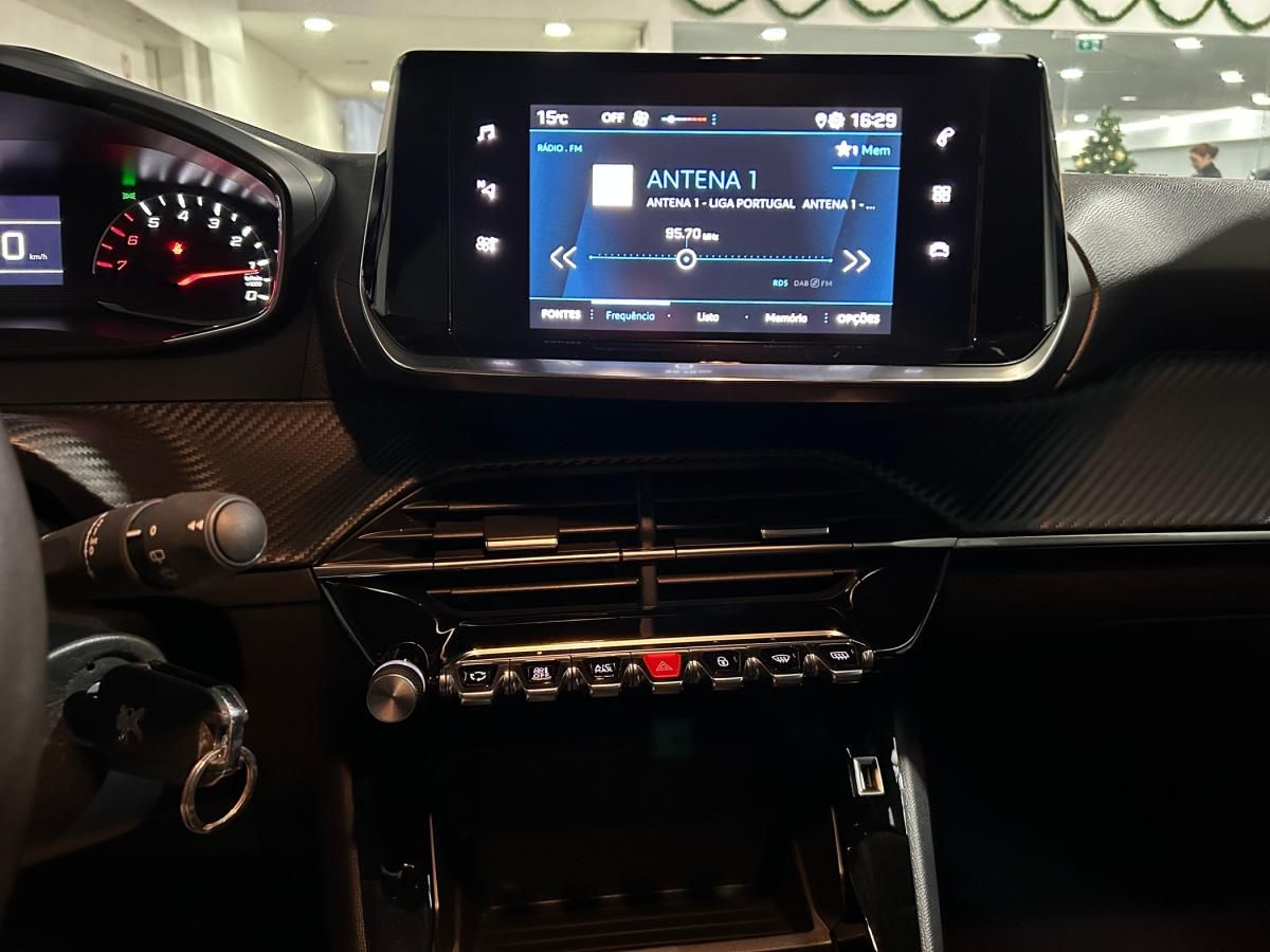 peugeot-208-2023-gasolina-1199cc