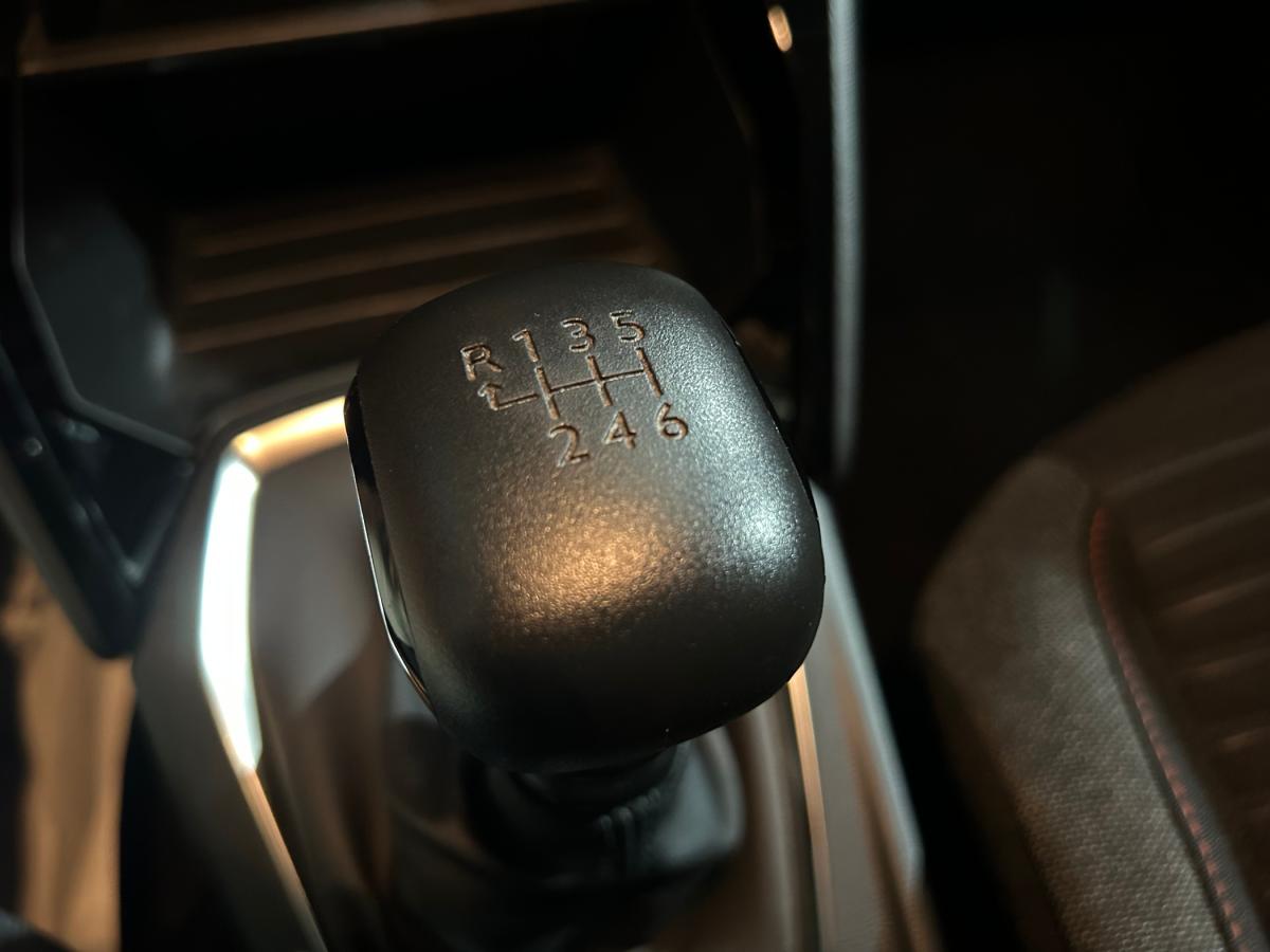peugeot-208-2023-gasolina-1199cc