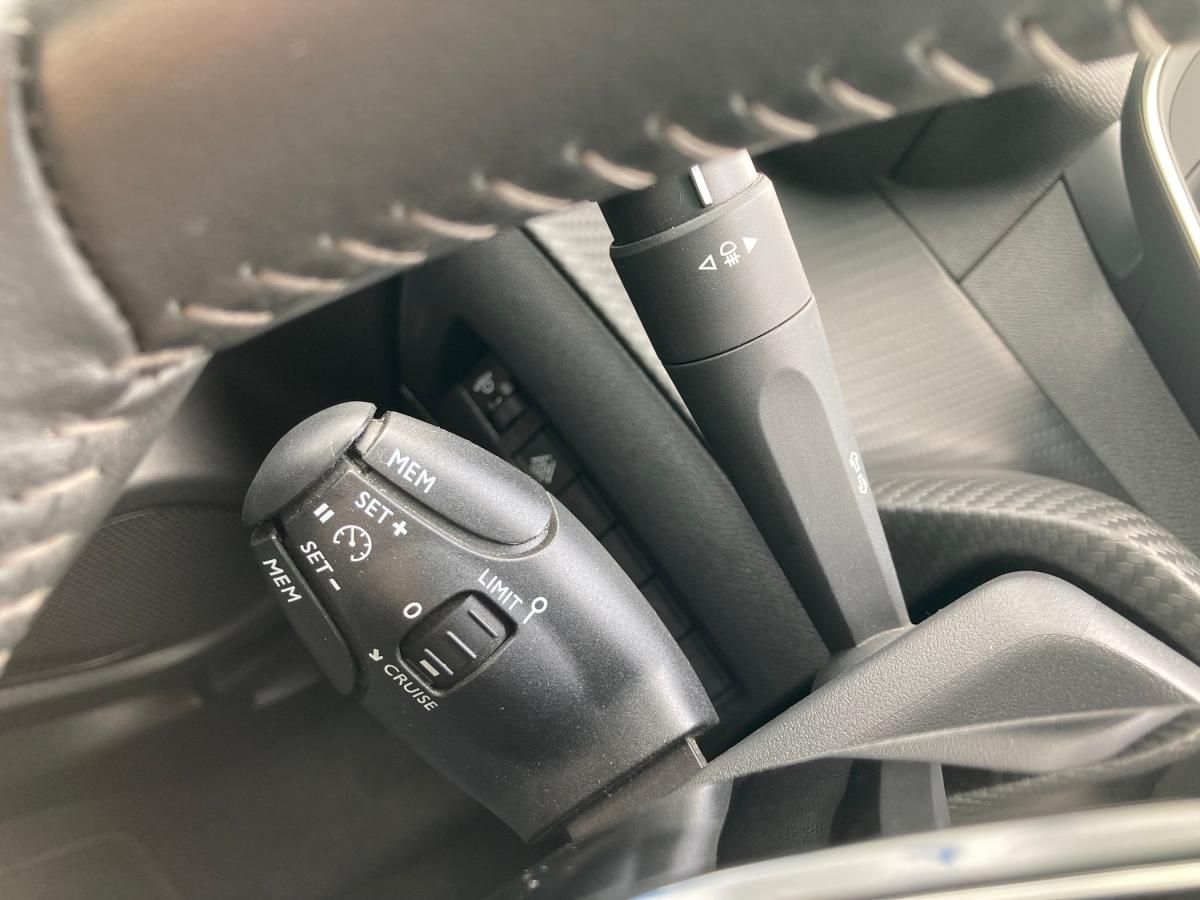 peugeot-2008-2023-gasolina-1199cc