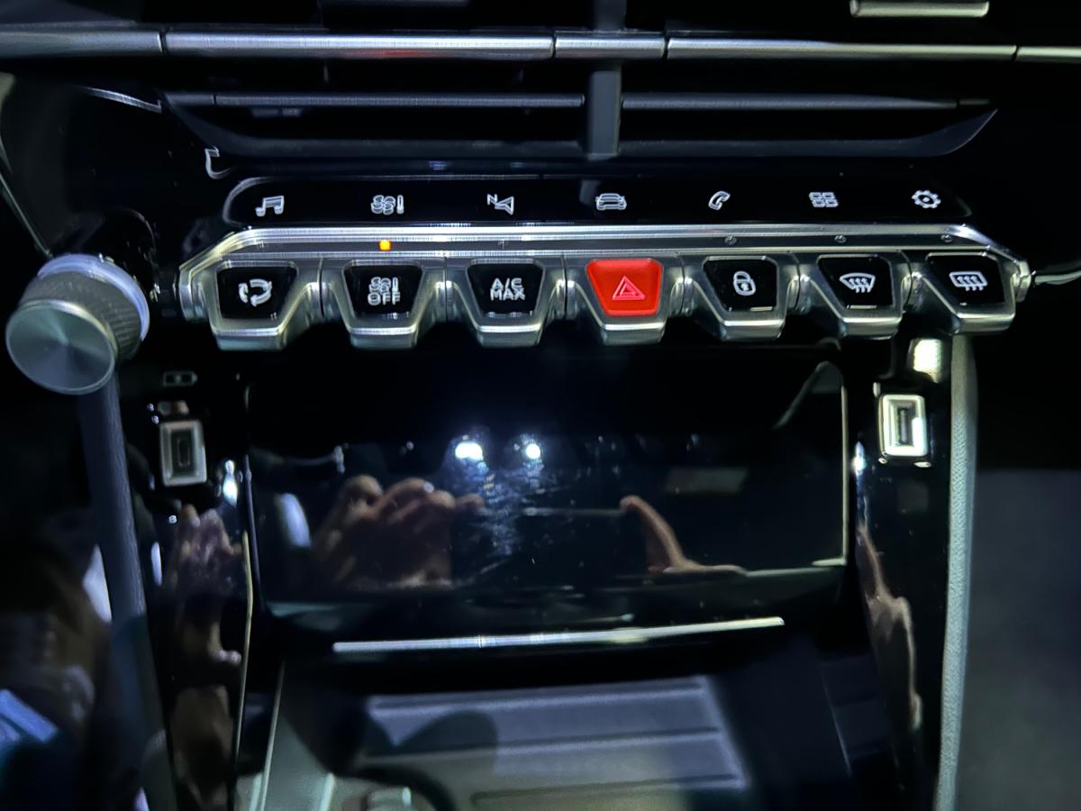 peugeot-2008-2023-gasolina-1199cc