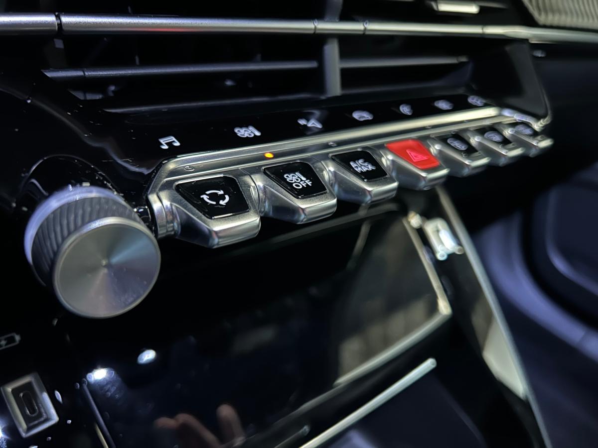 peugeot-2008-2023-gasolina-1199cc