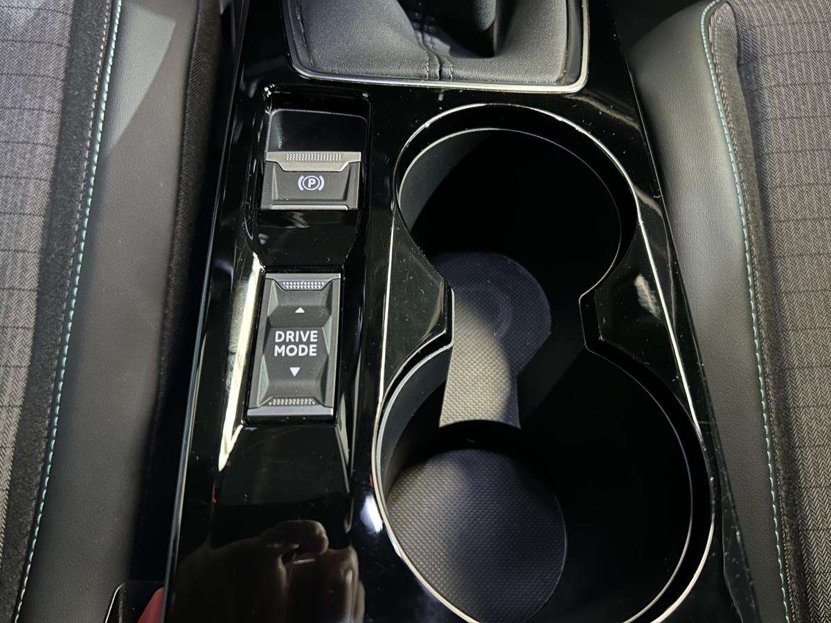 peugeot-2008-2023-gasolina-1199cc