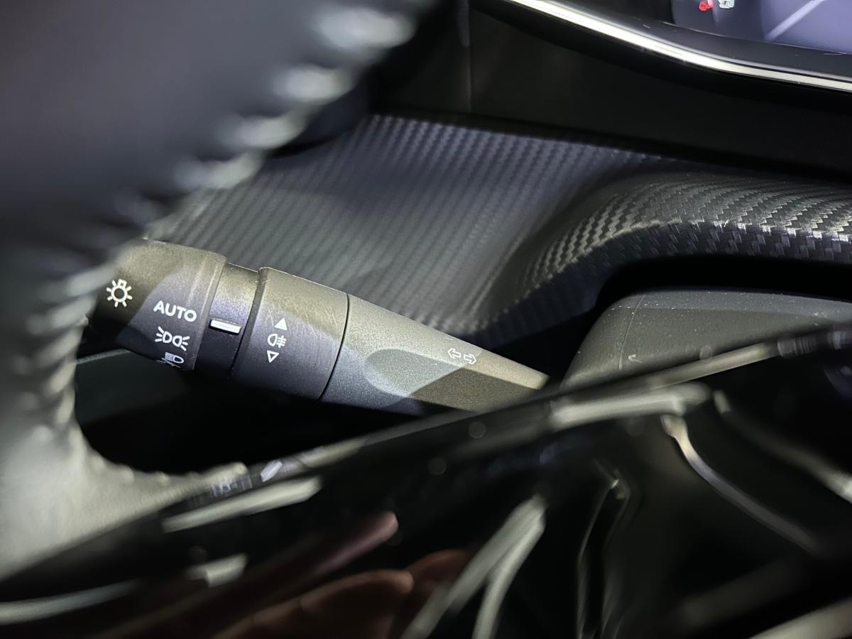 peugeot-2008-2023-gasolina-1199cc