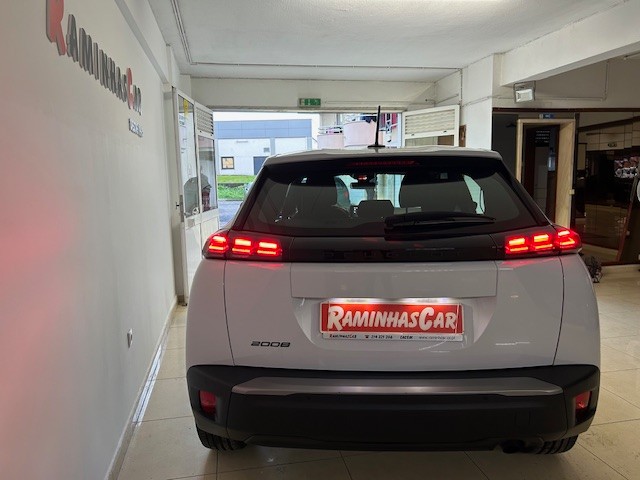 peugeot-2008-2023-gasolina-1199cc