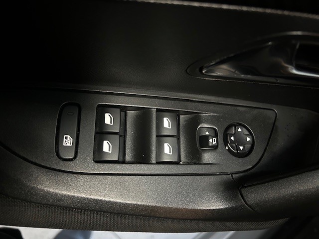 peugeot-2008-2023-gasolina-1199cc