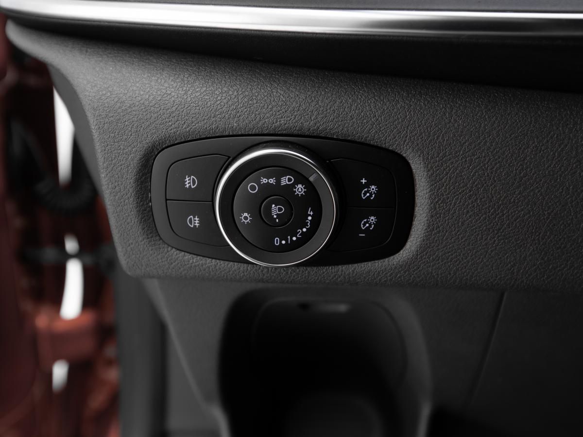 ford-tourneo-custom-2021-hibrido-a-gasolina-996cc