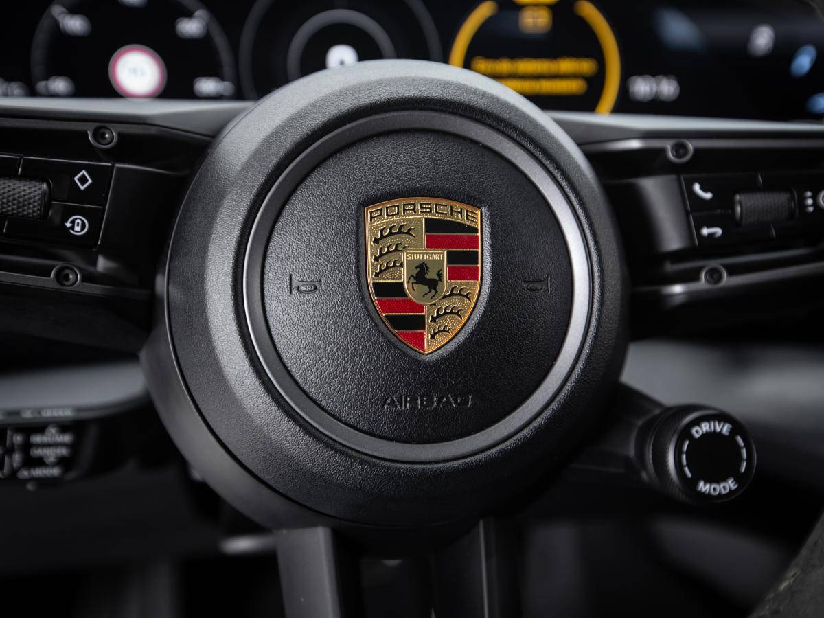 porsche-taycan-2021-eletrico-0cc
