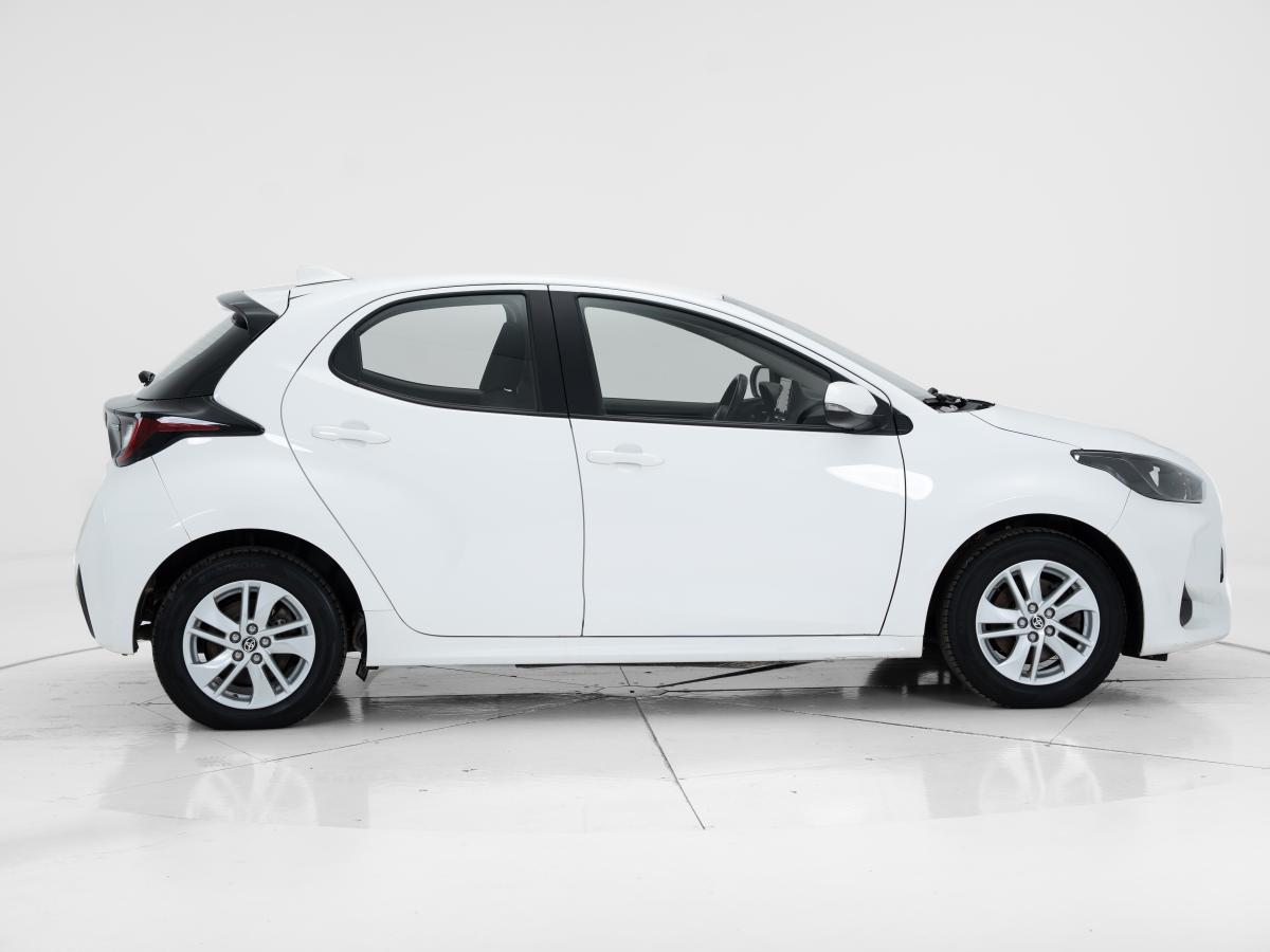 toyota-yaris-2022-hibrido-a-gasolina-1490cc