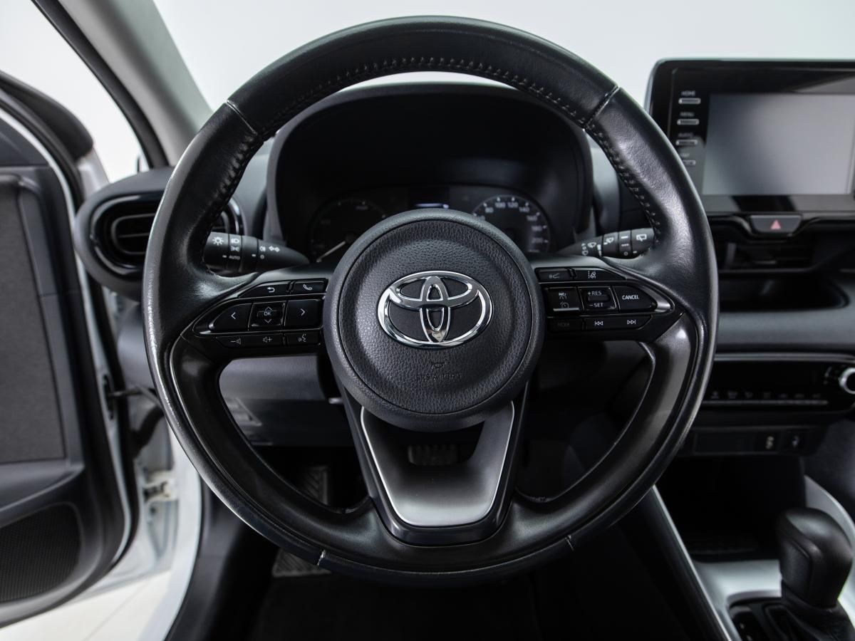 toyota-yaris-2022-hibrido-a-gasolina-1490cc