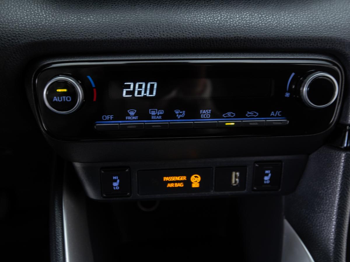 toyota-yaris-2022-hibrido-a-gasolina-1490cc
