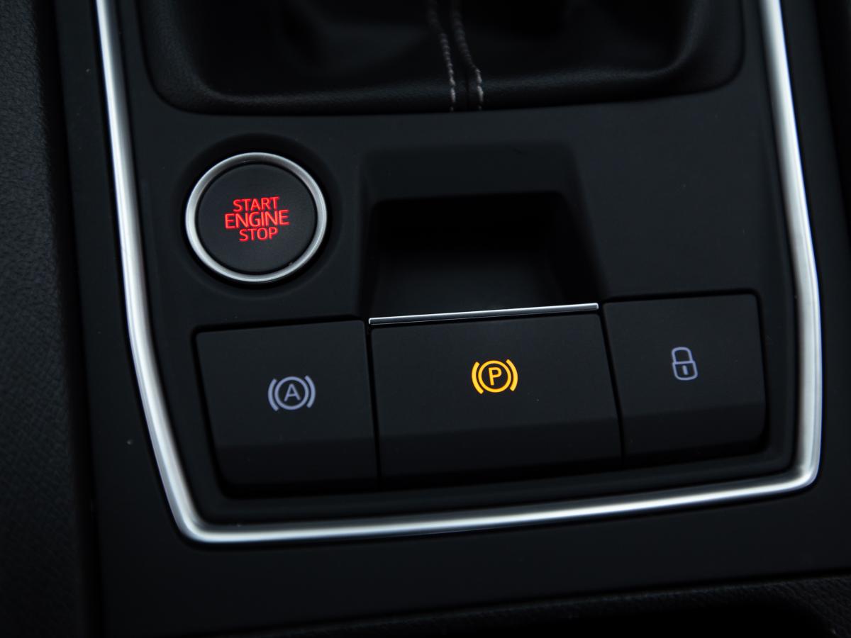 seat-leon-st-2023-diesel-1968cc