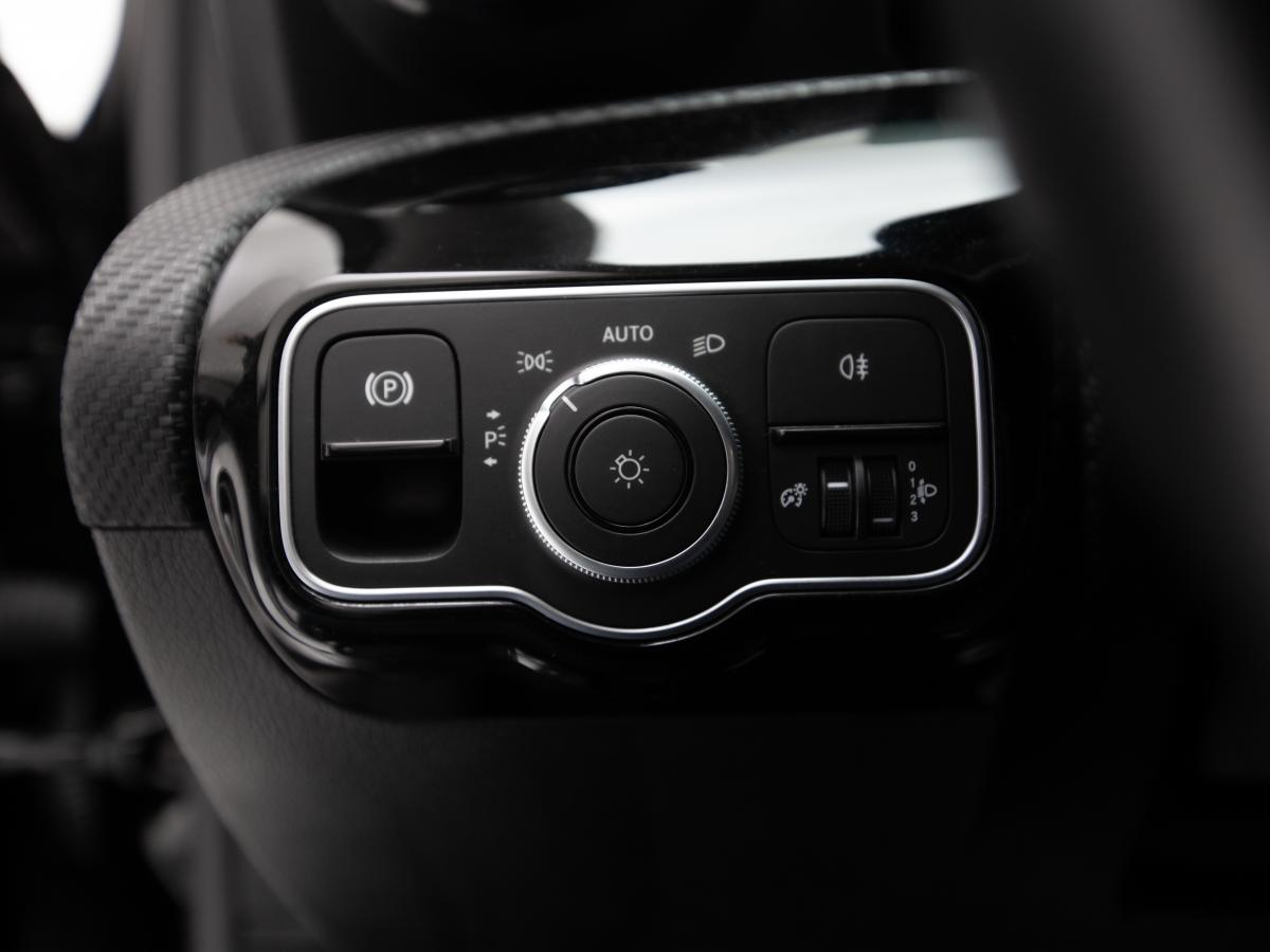 mercedes-benz-classe-a-2023-hibrido-a-gasolina-1332cc