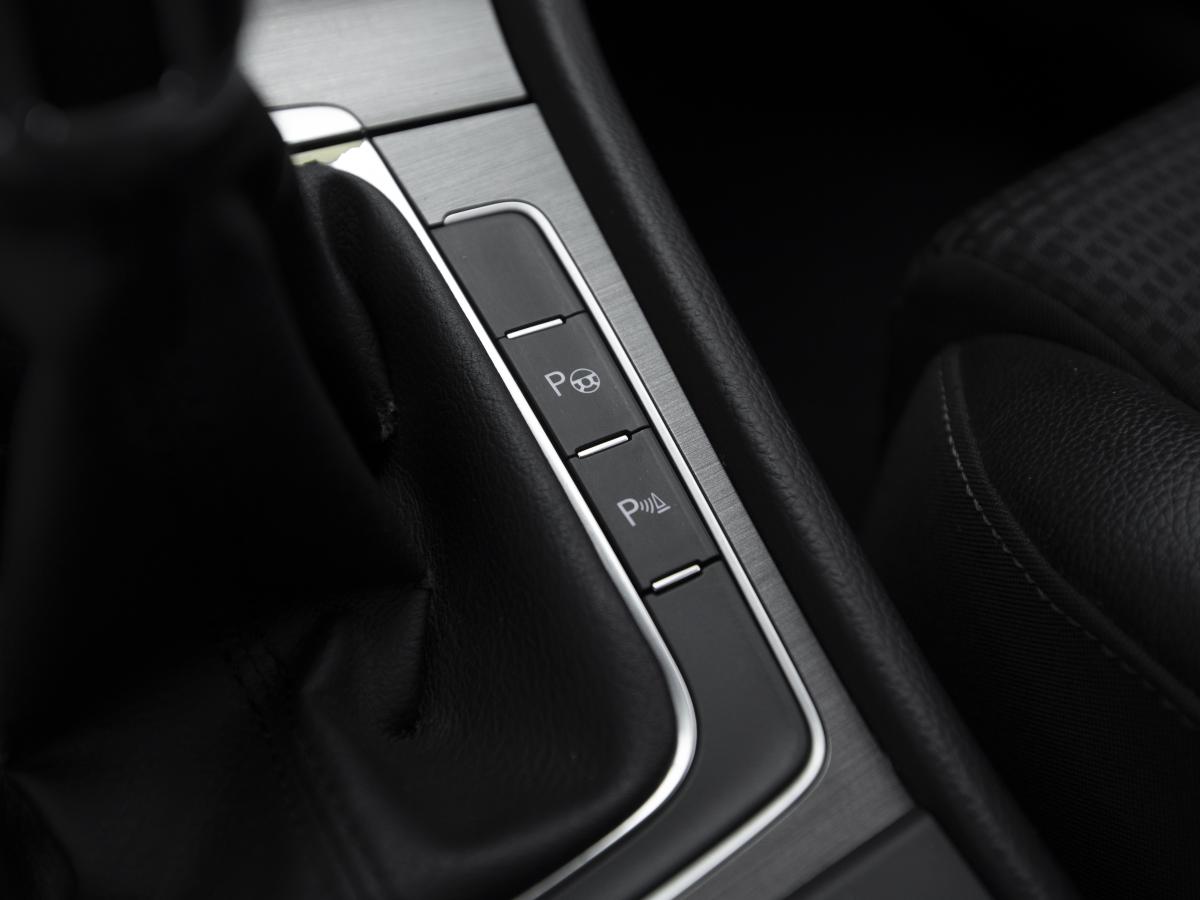 volkswagen-golf-2013-diesel-1968cc