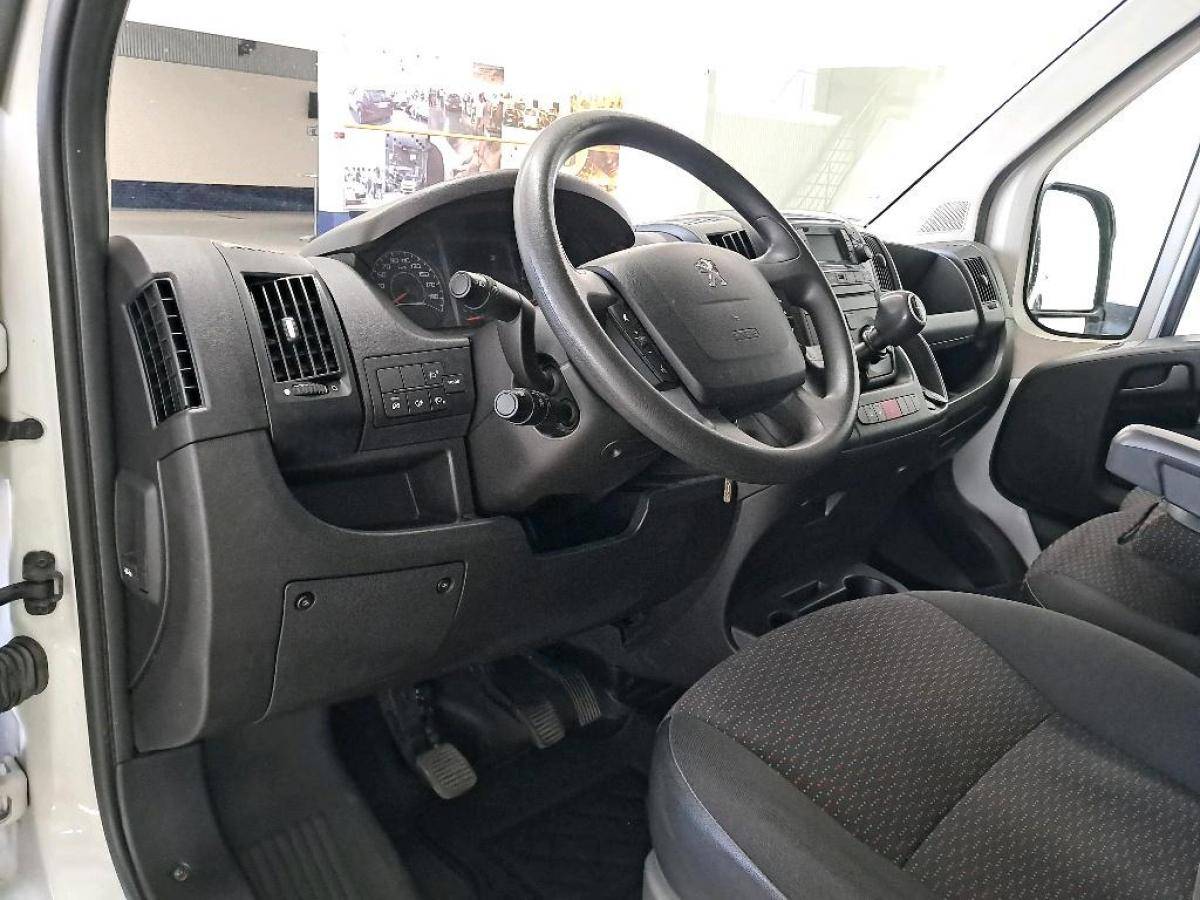 peugeot-boxer-2023-diesel-2179cc