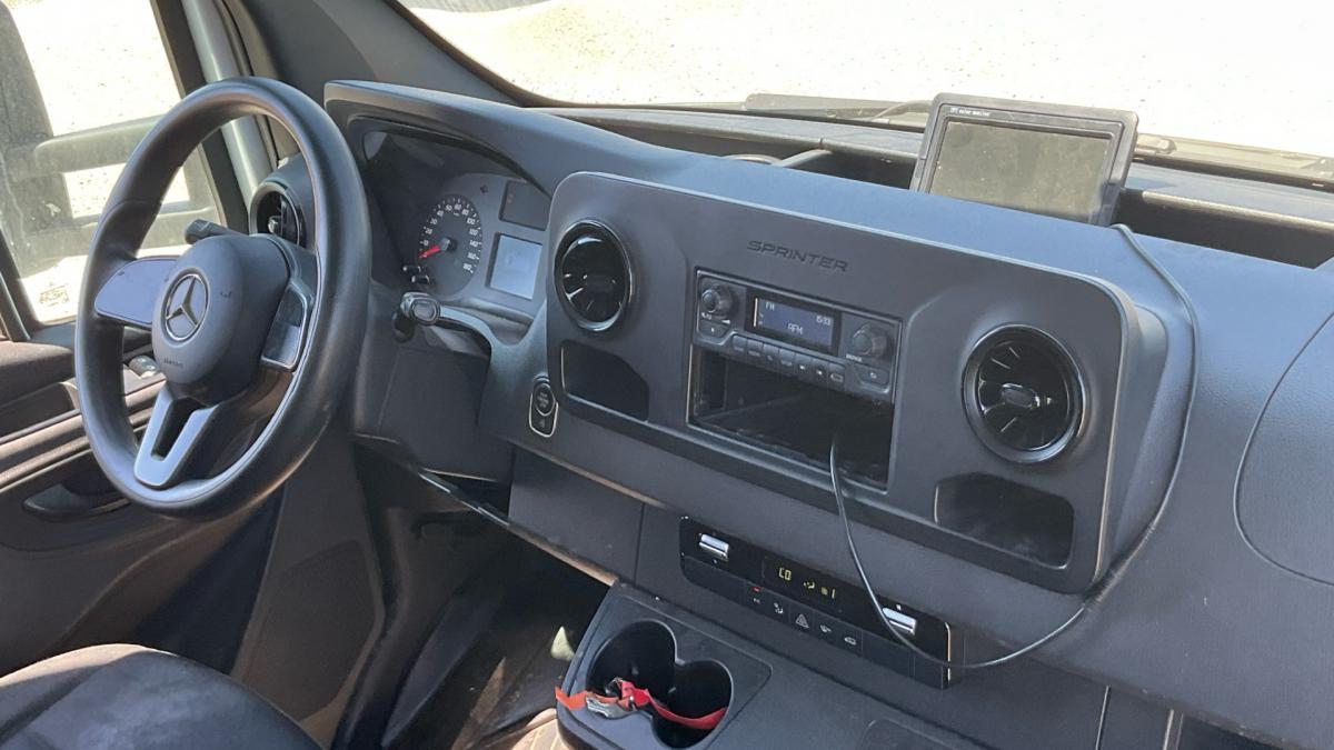mercedes-benz-sprinter-2023-diesel-1950cc